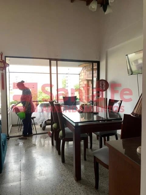 Apartamento de 2 alcobas en venta en Laureles, Medellín, 100 m² · foto 3 de 8
