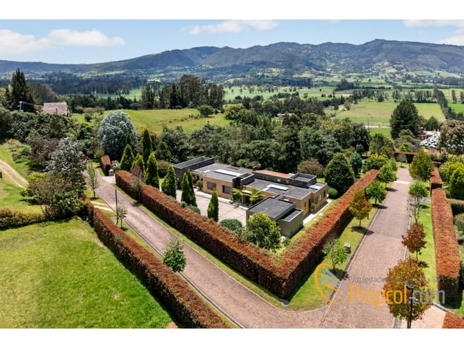 Casa de 3 alcobas en venta en Santa Isabel, Sopó, 370 m² · foto 2 de 21