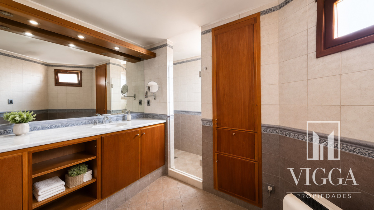 Casa en Alquiler Anual Av. Cordoba Apto Comercial 5 dormitorios · Foto 3