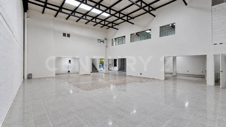 Local en arriendo en El Poblado, Medellín, 500 m² · foto 3 de 17