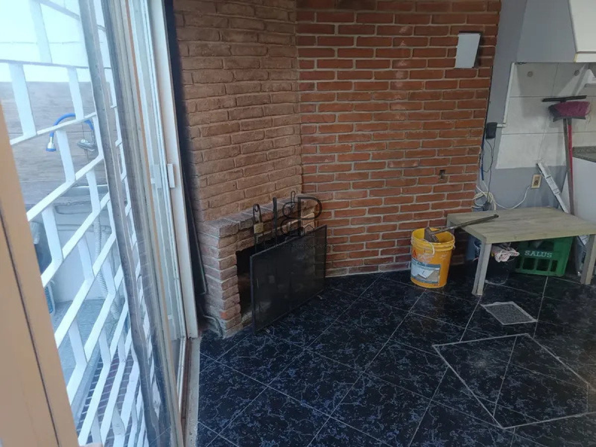 Alquiler Casa 2 Dormitorios Brazo Oriental con patio y cochera · Foto 8