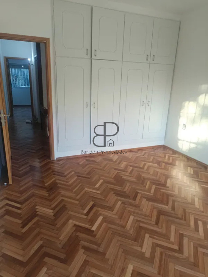Alquiler Casa 2 Dormitorios Brazo Oriental con patio y cochera · Foto 11