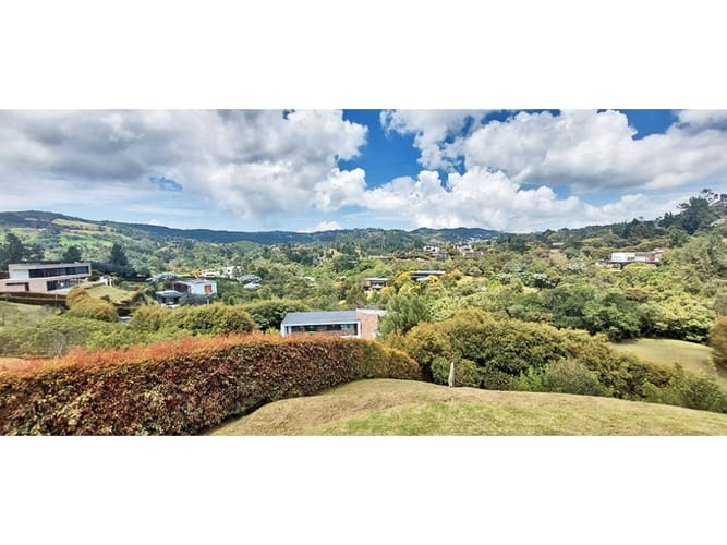 Lote en venta en Pantanillo, Envigado, 2007 m² · foto 2 de 7
