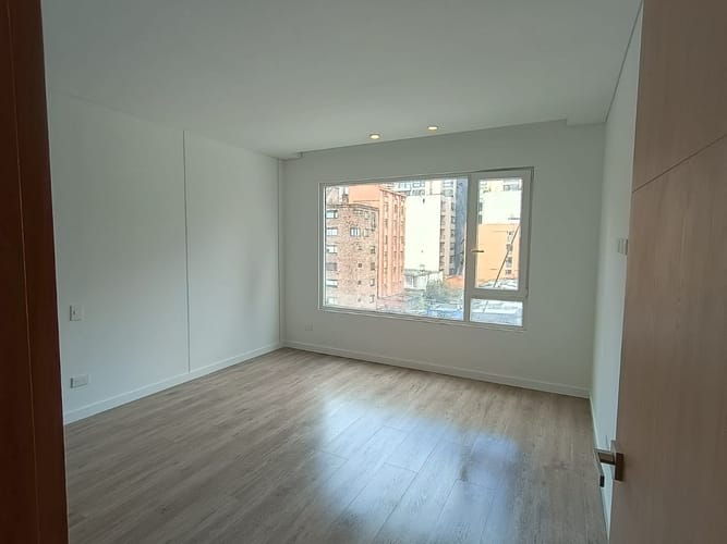 Apartaestudio en venta en Santa Barbara Oriental, Bogotá, 57 m² · foto 2 de 11