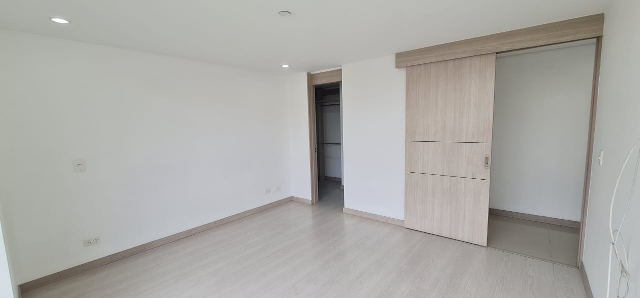 Apartamento en venta en Bosques De Zuñiga, Envigado · foto 8 de 18