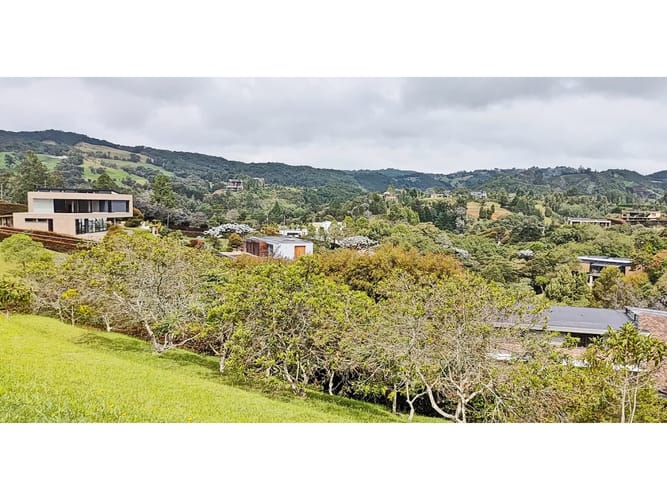 Lote en venta en Pantanillo, Envigado, 2151 m² · foto 3 de 7