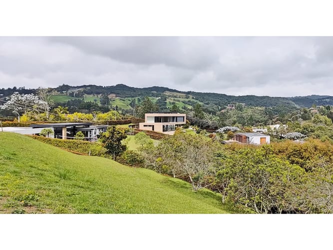 Lote en venta en Pantanillo, Envigado, 2151 m² · foto 4 de 7