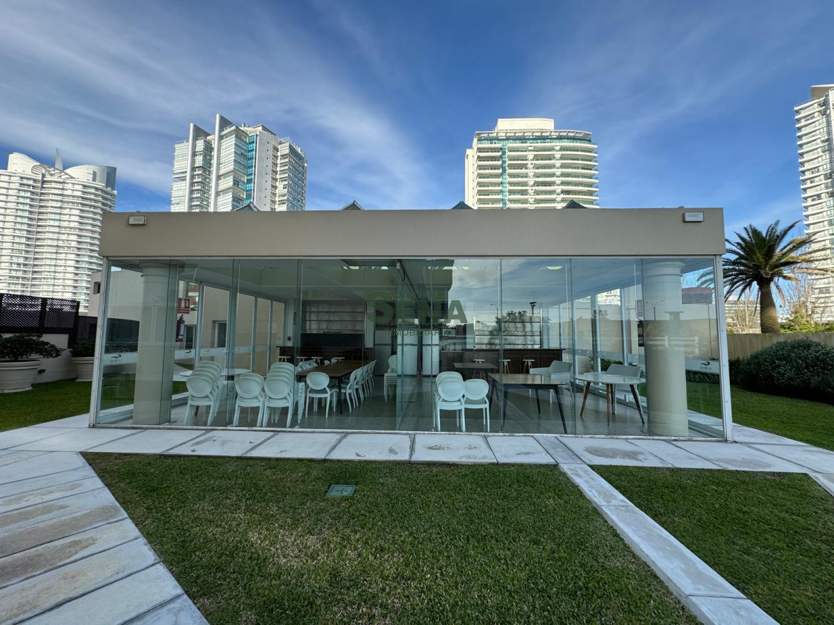 Alquiler de apartamento en la Mansa, edificio moderno, excelente vista, 4 dormitorios, 4 baños, terraza y piscina.. · Foto 10