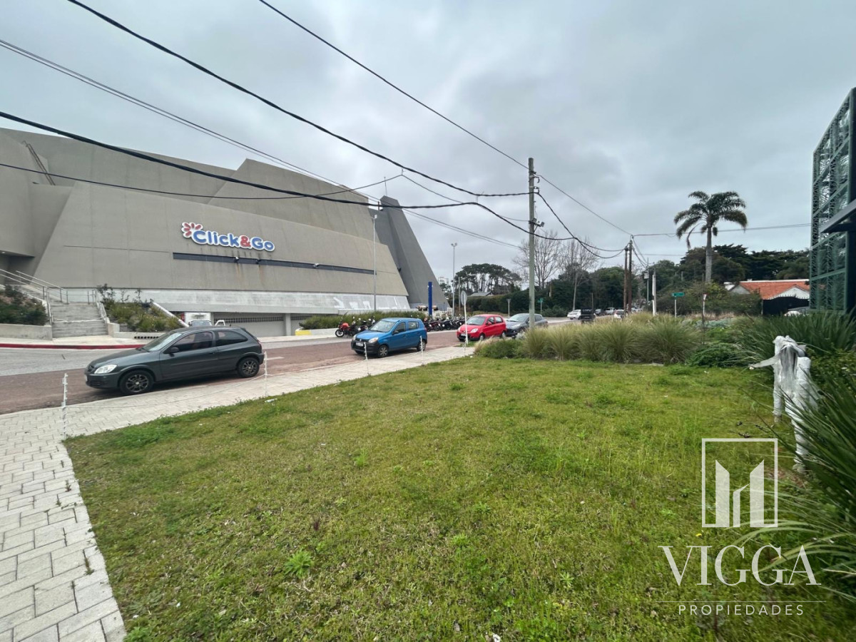 Local Comercial Alquiler Anual Zona Punta Shopping · Foto 3
