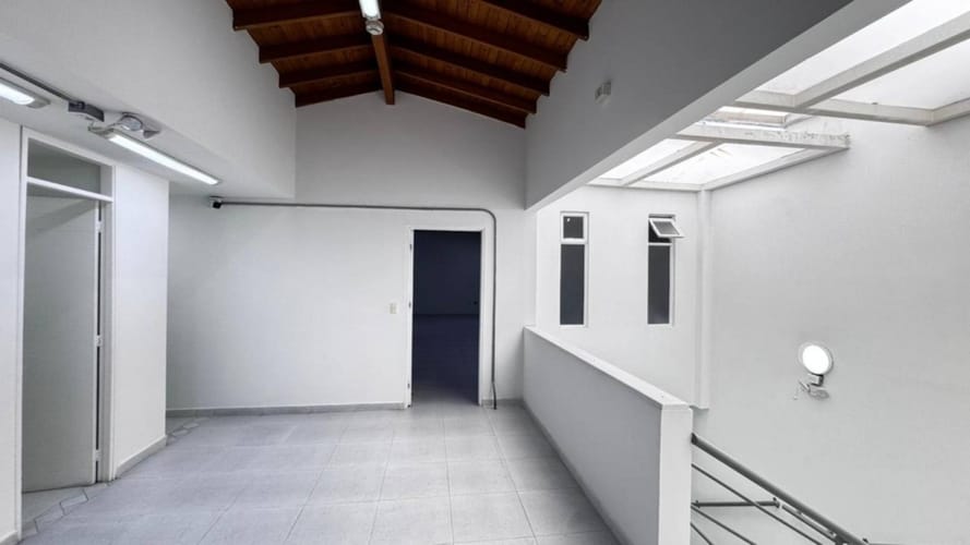 Casa en venta en La Candelaria, Medellín, 450 m² · foto 2 de 24