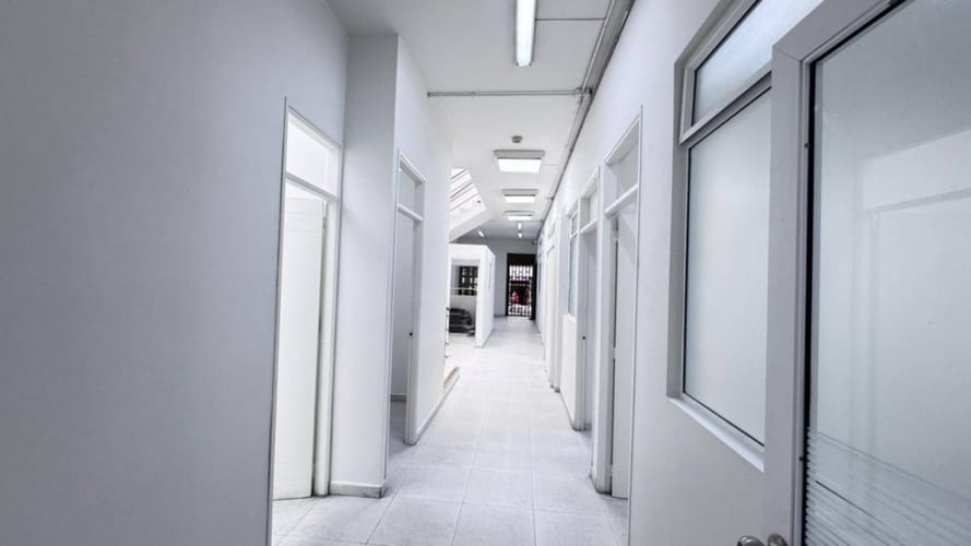 Casa en venta en La Candelaria, Medellín, 450 m² · foto 3 de 24