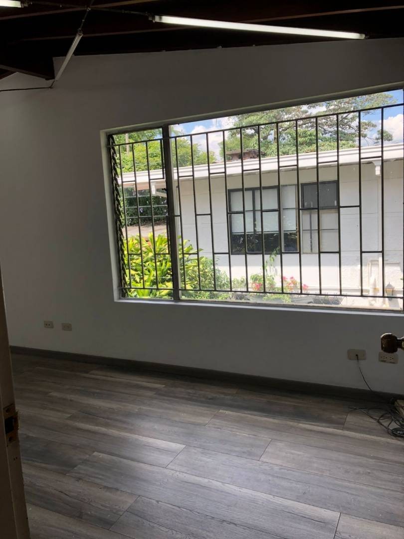 Casa en arriendo en El Poblado, Medellín · foto 2 de 16