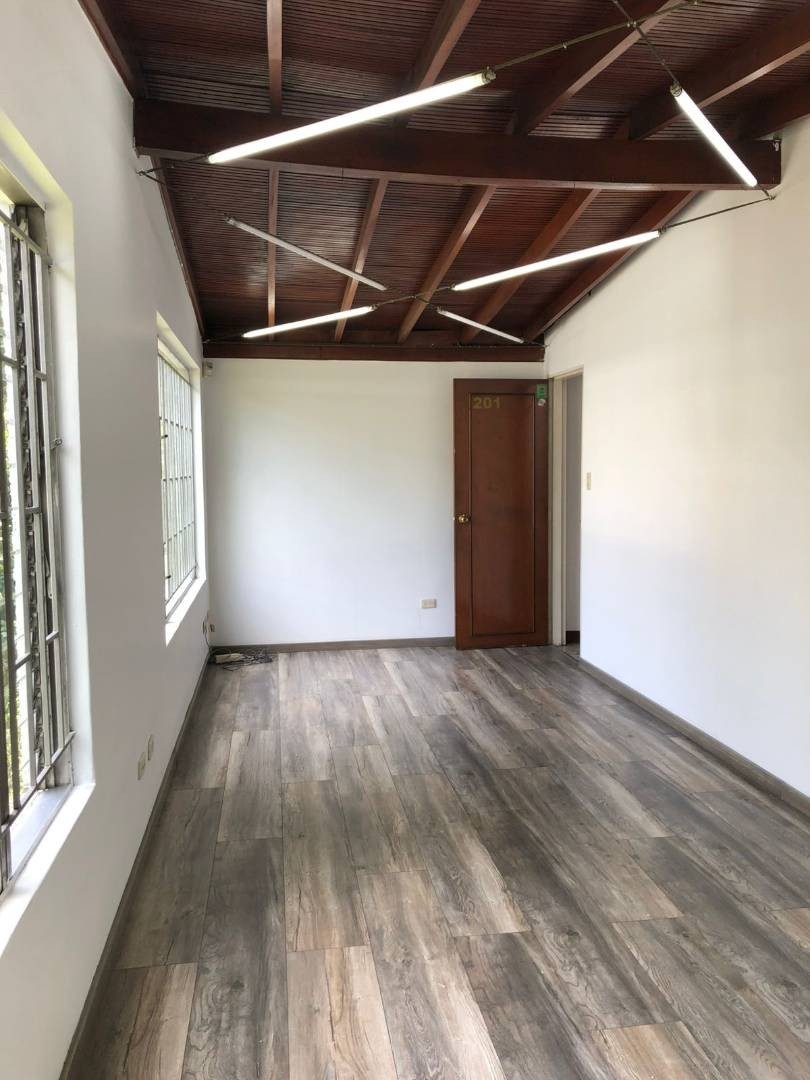 Casa en arriendo en El Poblado, Medellín · foto 6 de 16