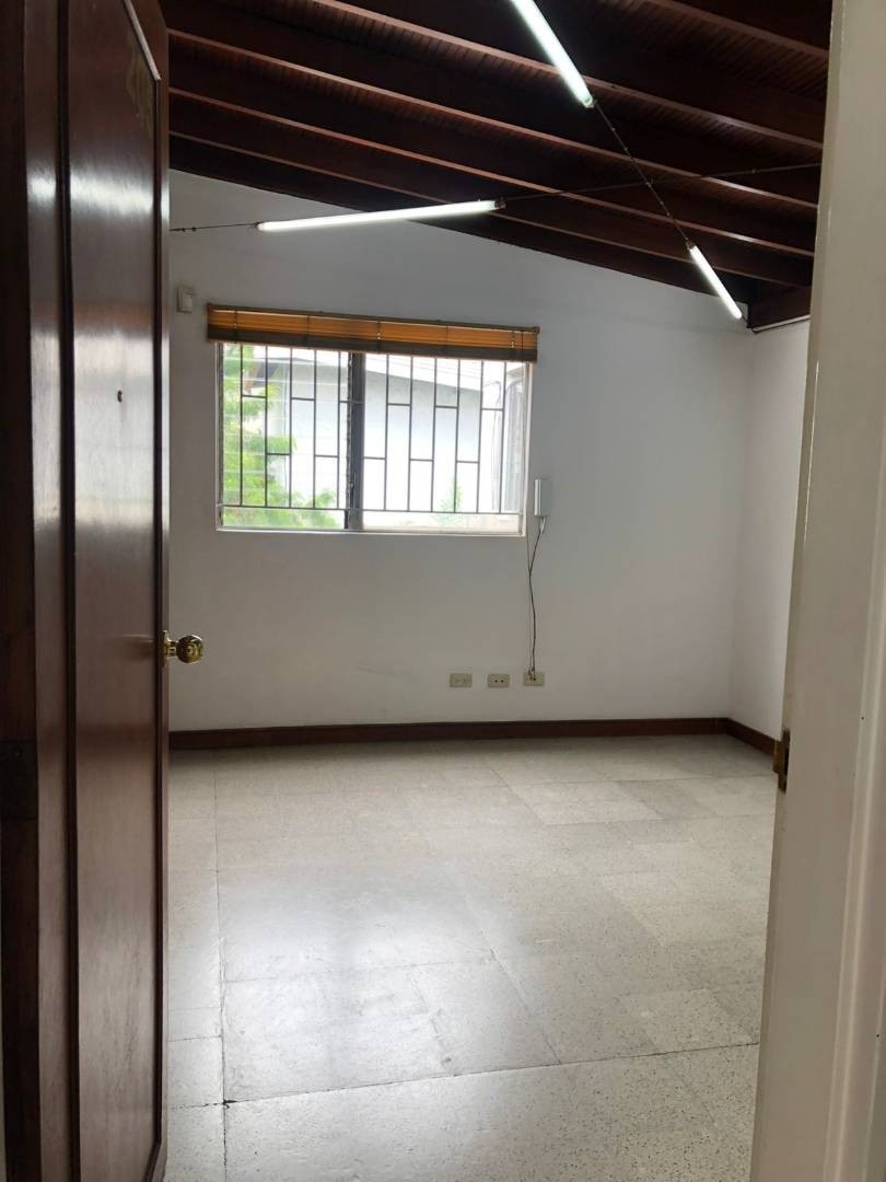 Casa en arriendo en El Poblado, Medellín · foto 8 de 16