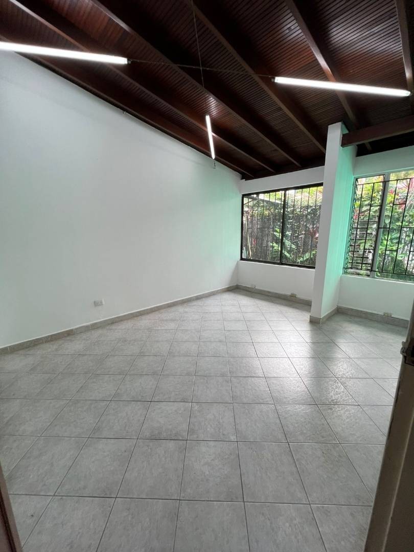 Casa en arriendo en El Poblado, Medellín · foto 15 de 16