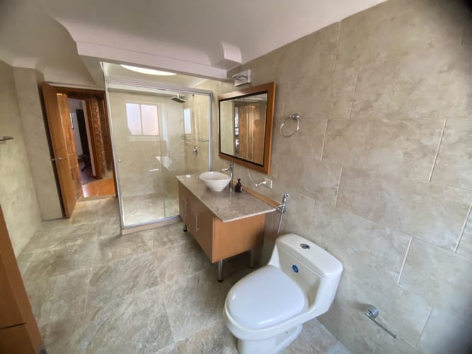 Apartamento de 5 alcobas en arriendo en Chico Norte, Bogotá, 300 m² · foto 18 de 24