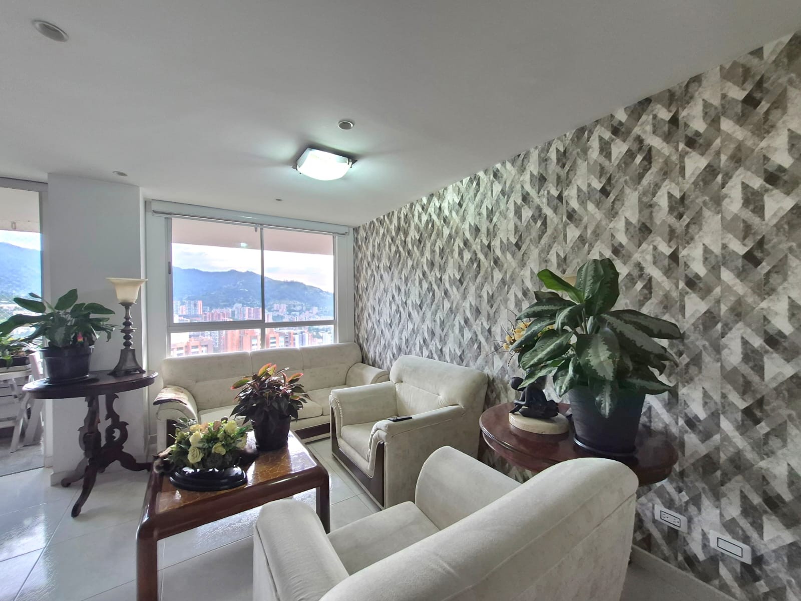 Apartamento en venta en Loma Del Esmeraldal, Envigado · foto 4 de 16
