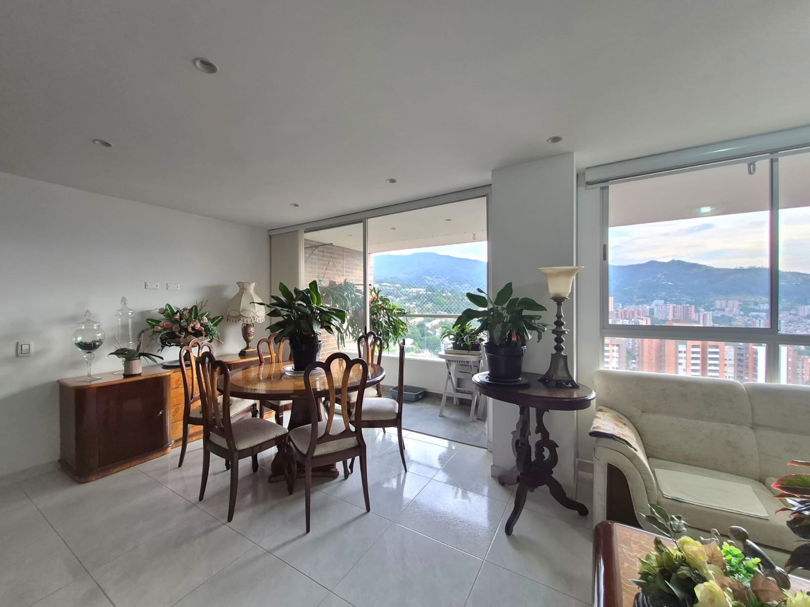 Apartamento en venta en Loma Del Esmeraldal, Envigado · foto 2 de 16