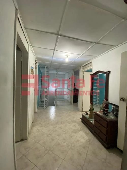 Casa de 7 alcobas en venta en Laureles, Medellín, 225 m² · foto 9 de 10