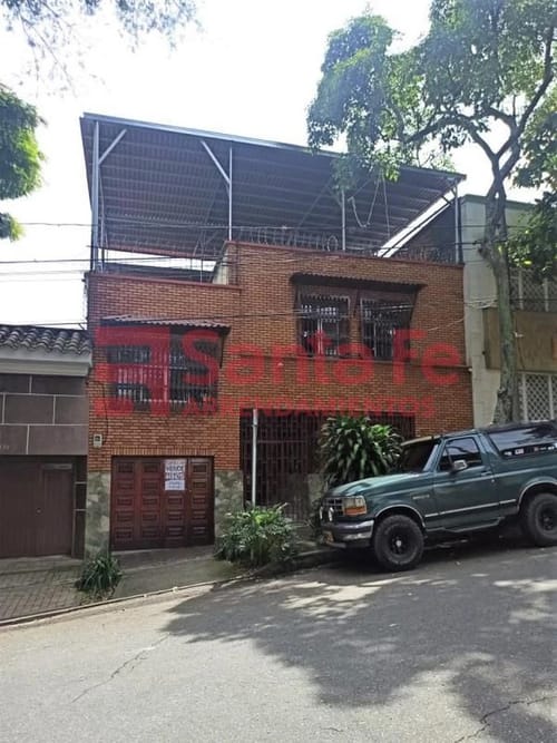 Casa de 5 alcobas en venta en Prado, Medellín, 510 m² · foto 2 de 10