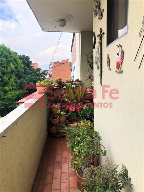 Apartamento de 4 alcobas en venta en Los Colores, Medellín, 226 m² · foto 2 de 10