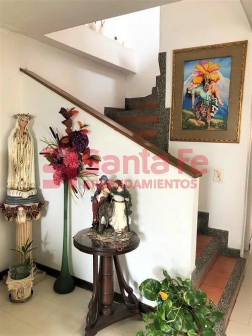 Apartamento de 4 alcobas en venta en Los Colores, Medellín, 226 m² · foto 5 de 10
