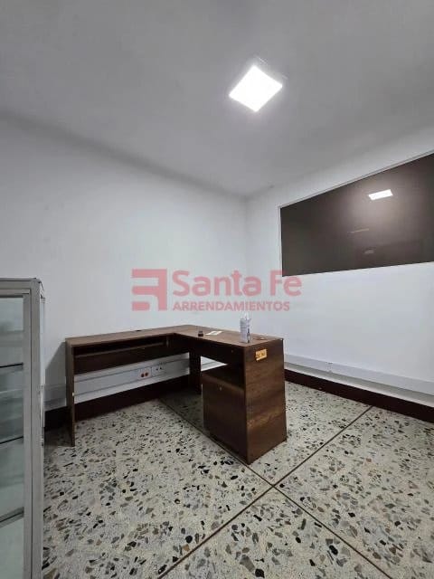 Casa de 12 alcobas en venta en Lourdes, Medellín, 330 m² · foto 3 de 10