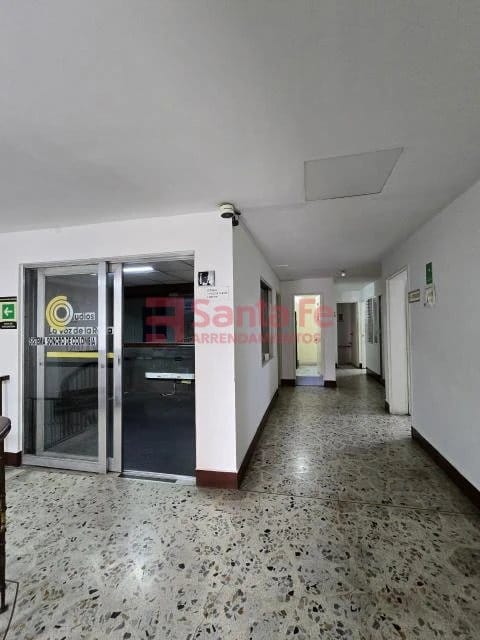 Casa de 12 alcobas en venta en Lourdes, Medellín, 330 m² · foto 4 de 10