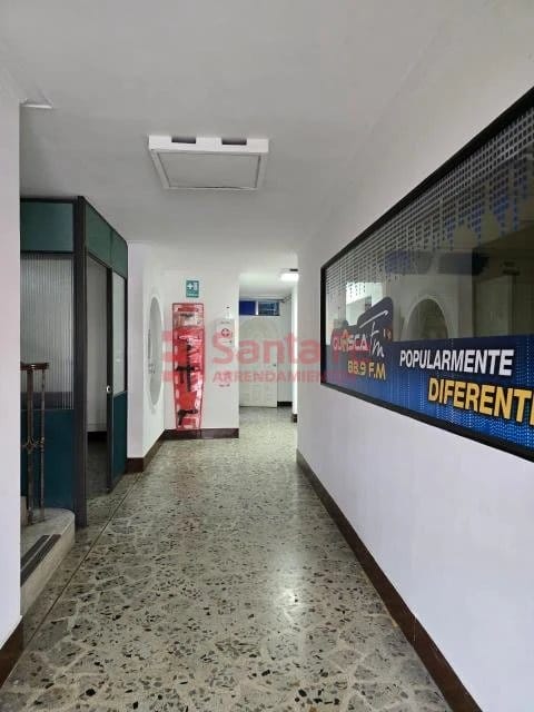 Casa de 12 alcobas en venta en Lourdes, Medellín, 330 m² · foto 5 de 10