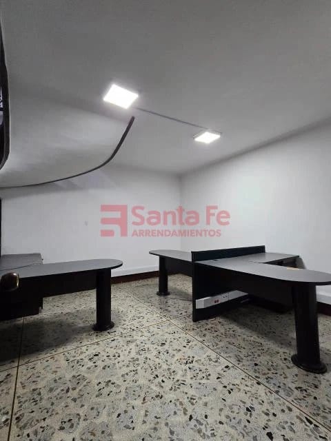 Casa de 12 alcobas en venta en Lourdes, Medellín, 330 m² · foto 6 de 10