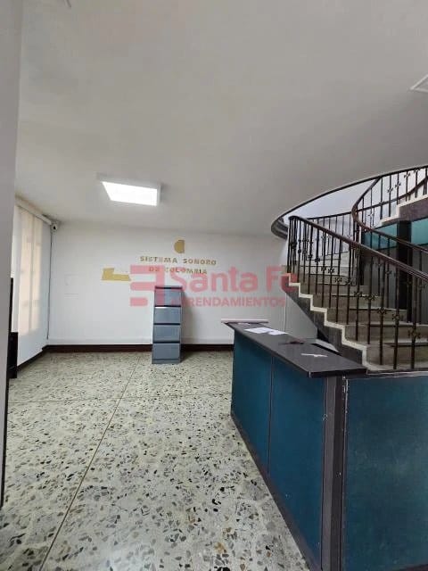 Casa de 12 alcobas en venta en Lourdes, Medellín, 330 m² · foto 8 de 10