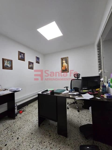 Casa de 12 alcobas en venta en Lourdes, Medellín, 330 m² · foto 9 de 10