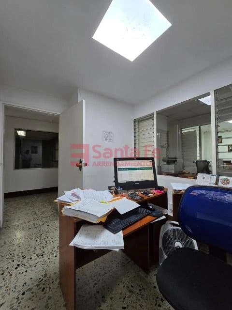 Casa de 12 alcobas en venta en Lourdes, Medellín, 330 m² · foto 10 de 10
