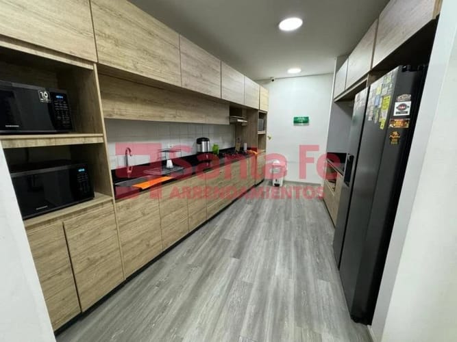Casa de 9 alcobas en venta en Laureles, Medellín, 210 m² · foto 2 de 10