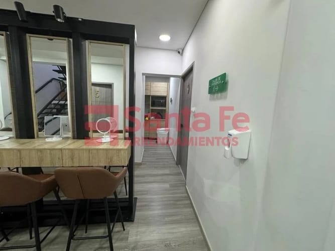 Casa de 9 alcobas en venta en Laureles, Medellín, 210 m² · foto 9 de 10