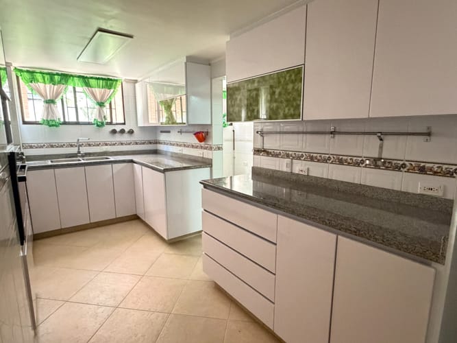 Apartamento en venta en Los Rosales, Bogotá · foto 3 de 24