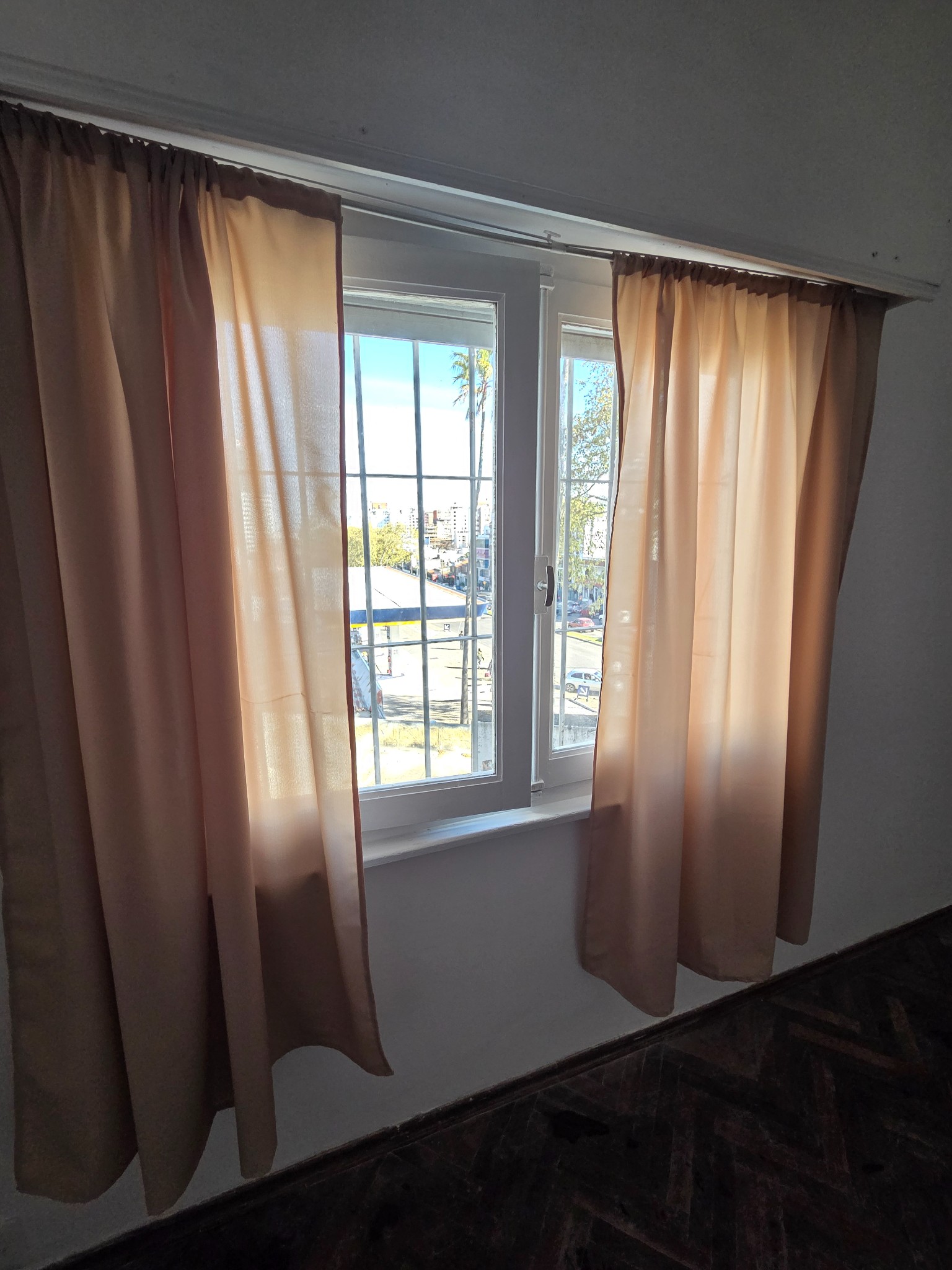 Exclusivo apartamento de 1 dormitorio, luminoso y tranquilo, en 2º piso por cómoda escalera, al contrafrente, en alquiler a pasos de Montevideo Shopping. · Foto 9
