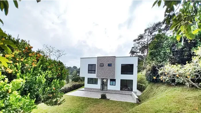 Casa de 4 alcobas en venta en El Faro, Rionegro, 1797 m² · foto 2 de 19