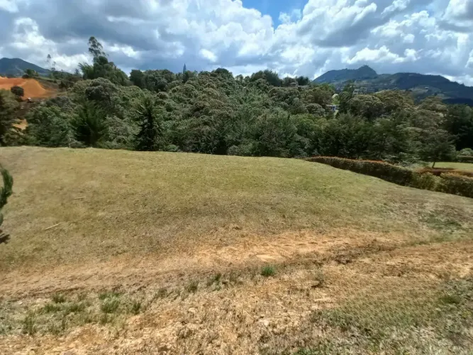 Lote en venta en La Clara, Guarne, 7180 m² · foto 2 de 18