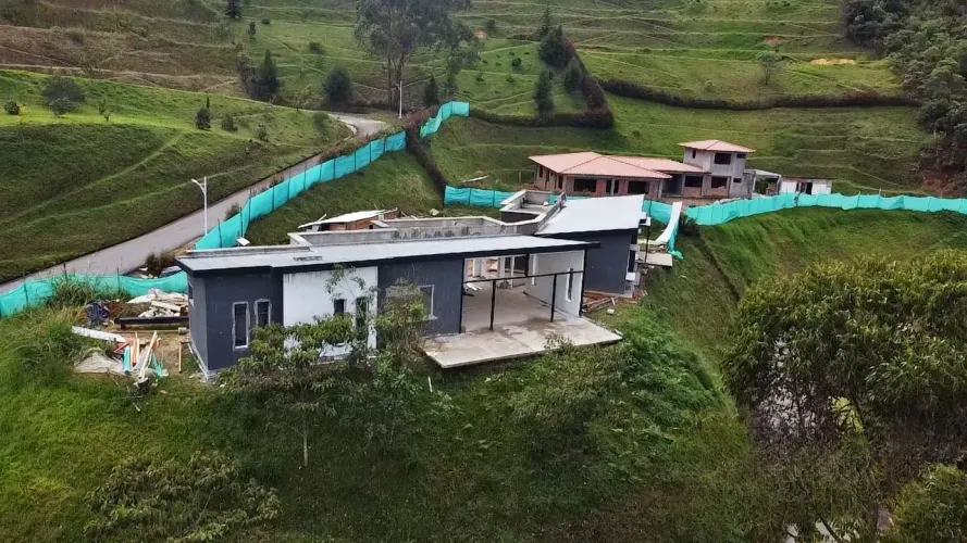Casa de 4 alcobas en venta en Guarne, 1900 m² · foto 2 de 5