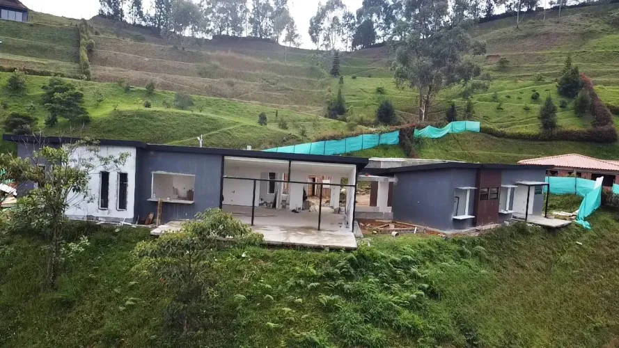Casa de 4 alcobas en venta en Guarne, 1900 m² · foto 3 de 5