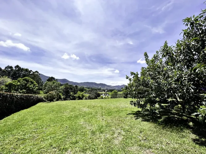 Lote en venta en Guamito, La Ceja, 3638 m² · foto 2 de 19