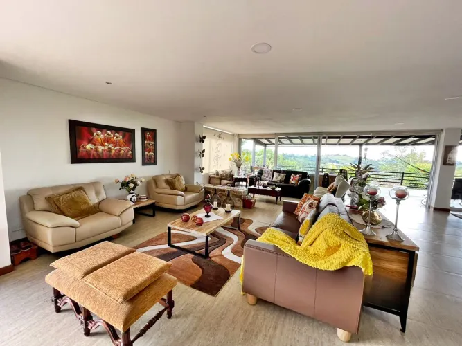 Casa de 5 alcobas en venta en La Ceja · foto 11 de 24