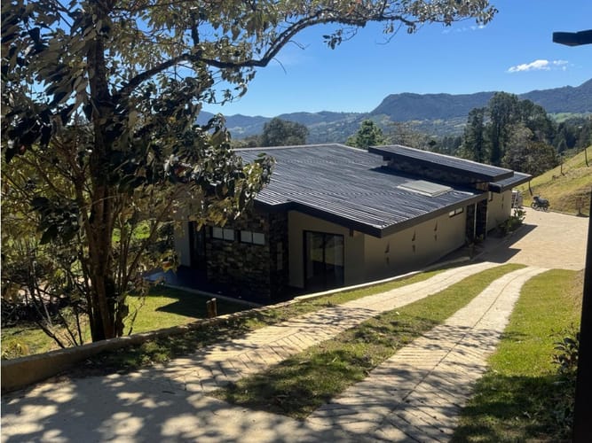 Casa de 3 alcobas en venta en El Tambo, La Ceja, 220 m² · foto 3 de 22