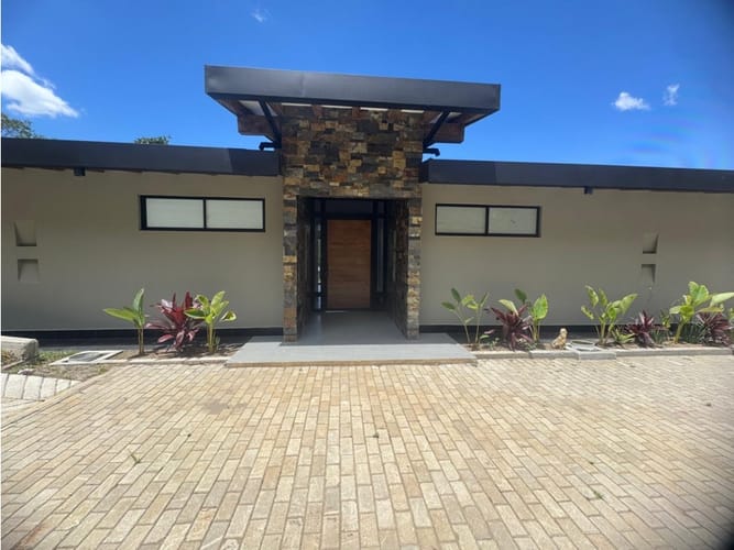 Casa de 3 alcobas en venta en El Tambo, La Ceja, 220 m² · foto 8 de 22