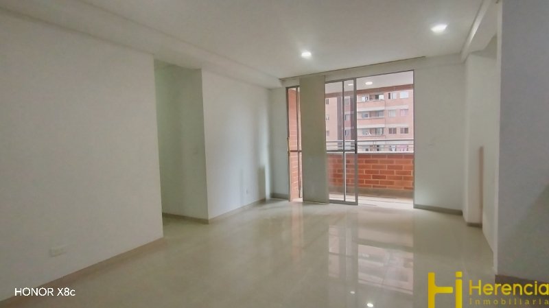 Apartamento en venta en Viviendas Del Sur, Itagüí · foto 2 de 24