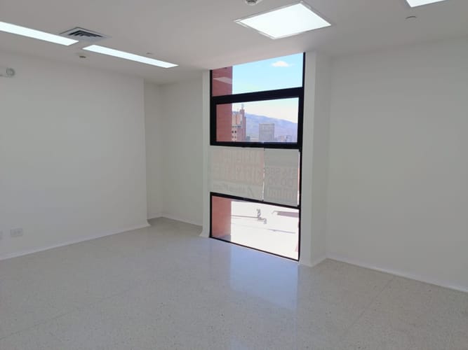 Consultorio en arriendo en Milla De Oro, Medellín, 35 m² · foto 6 de 12
