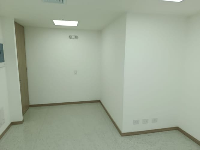 Consultorio en arriendo en Milla De Oro, Medellín, 35 m² · foto 11 de 12