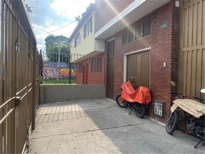 Casa de 5 alcobas en venta en Quiroga Sur, Bogotá, 325 m² · foto 3 de 22
