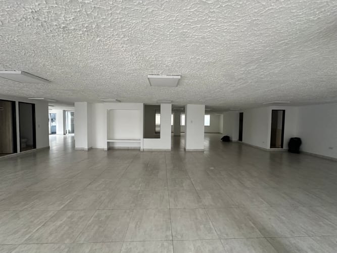Local en venta en Centro, Armenia, 310 m² · foto 2 de 24